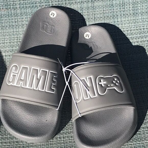 NWT Gray Game On Slip On Shoes - Picture 2 of 3